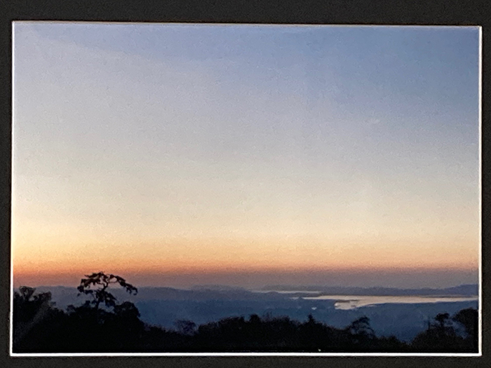 夕陽に映える中海　　　石川　佳子